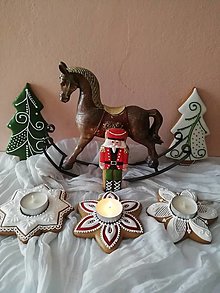 Dekorácie - Vianočné medovíkové svietniky - 16208496_