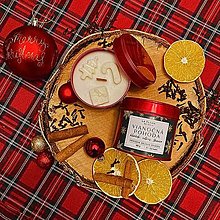 Sviečky - Sójová sviečka "VIANOČNÁ POHODA" s dreveným praskajúcim knôtom (Sviečka "vianočná pohoda" s ozdobami) - 16207612_