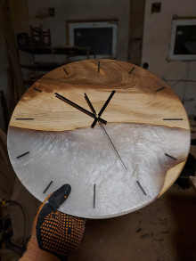 Hodiny - Orechové nástenné hodiny s epoxidom 40cm - 16209945_