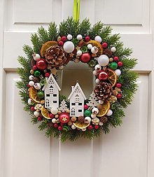 Dekorácie - Vianočný veniec s domčekmi - 16209633_