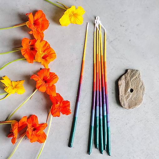 Sviečky - Farbičky, hravé sviečky z včelieho vosku - 16213766_