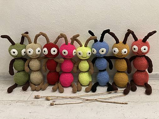 Hračky - Háčkovaná Hračka- Mravec viac farieb - 16214664_