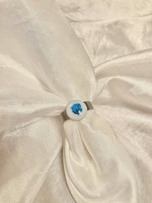 Prsteň zo živice krúžok - modrý kvet