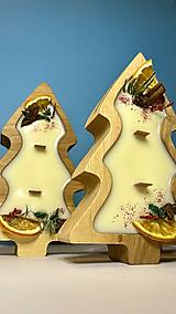Sviečky - Luxusne vonne sviecky Stromček špicatý v dreve - 16215176_
