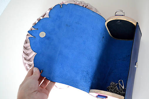Drevená kabelka kožená čipka veľká (Modrá crazy horse s patinovaným drevom)