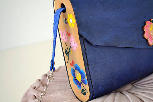 Kožená kabelka Dorka ručne maľovaná (Modrá crazy horse s popruhom (retiazka 60 cm popruh 60cm))
