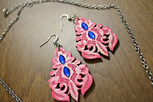 Náušničky a náhrdelník čipka patinované  (Náušnice ružové)
