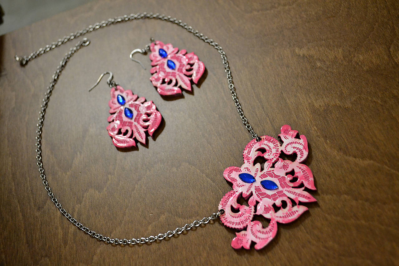 Náušničky a náhrdelník čipka patinované  (Set náušnice a náhrdelník ružový)