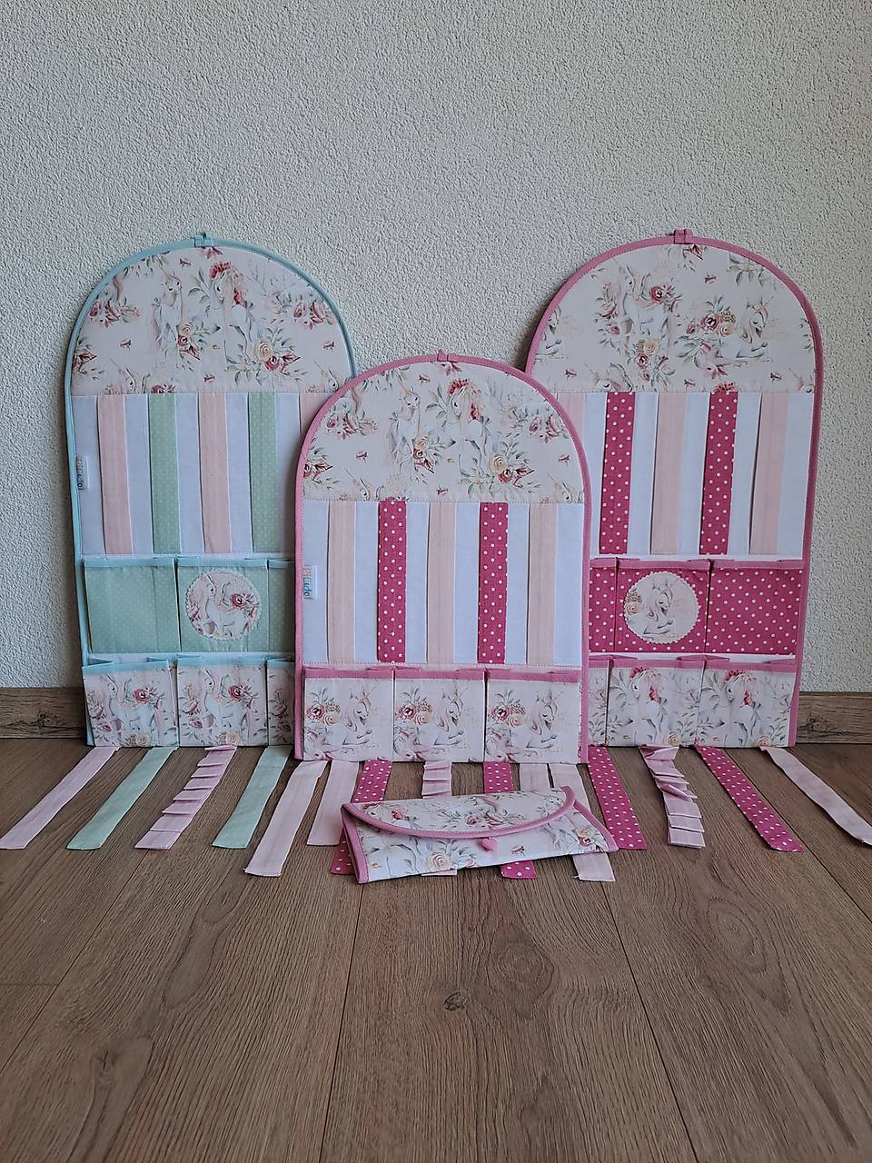 Nástenný sponkovník L