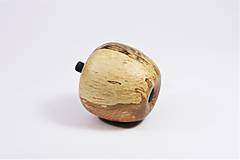 Dekorácie - Dekoratívne jabĺčko zo spaltovaného bukového dreva - 16218764_
