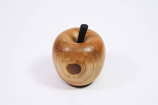 Dekoratívne jabĺčko z čerešňového dreva