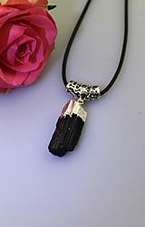 čierny turmalín prívesok - ochranný amulet