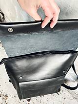 Batohy - VERSATILE čierny kožený ruksak - 16221232_