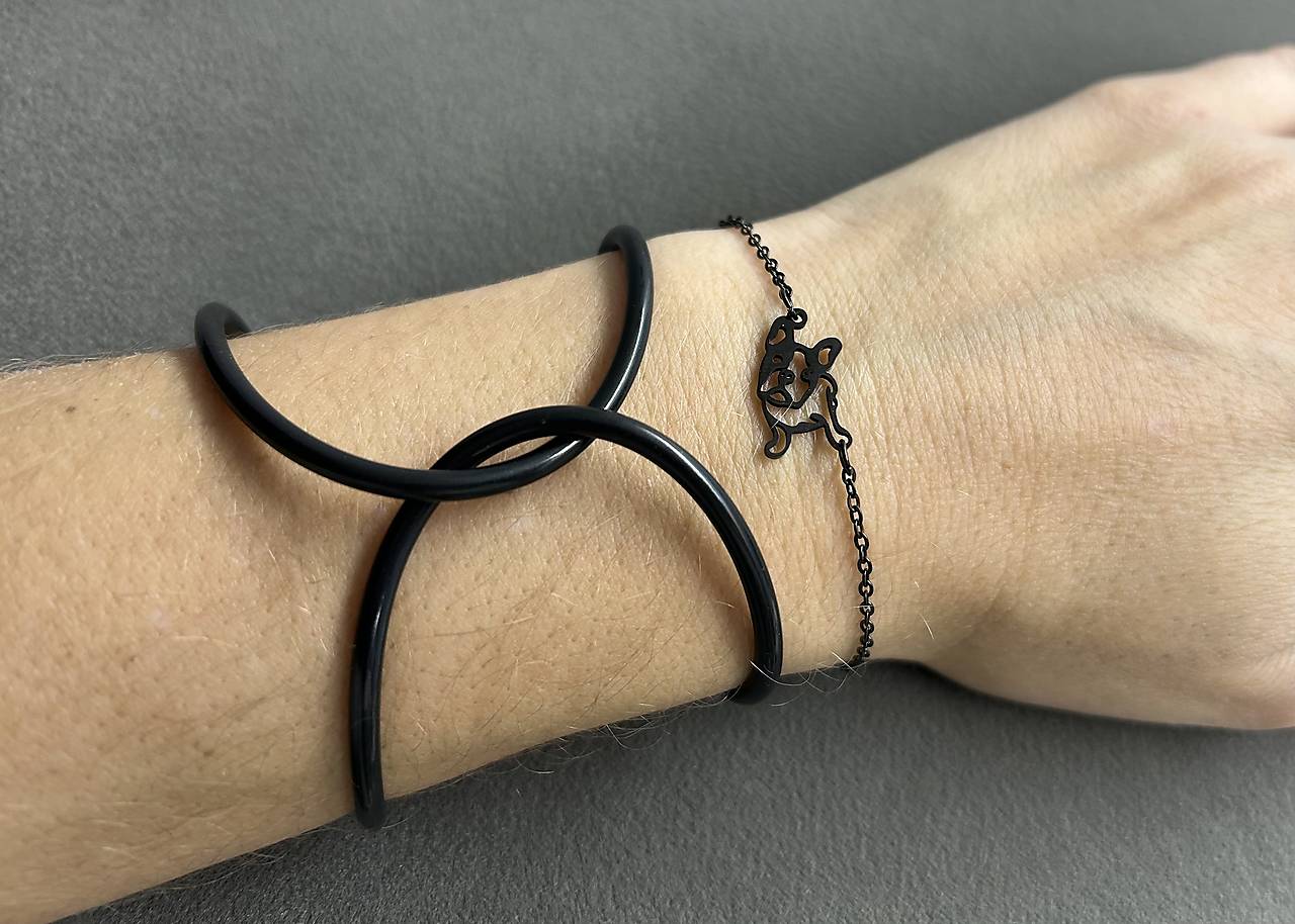 Čierny náramok “Buldoček/Bostonský teriér” z chirurgickej ocele
