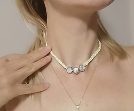 Náhrdelníky - Perleťový pletený náhrdelník - 16221531_