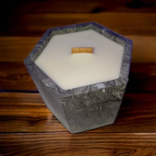 Sójová sviečka v mramorovanom hexagónovom svietniku, drevený knôt (Čierna)