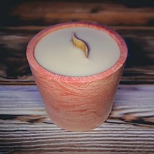 Sviečky - Sójová sviečka v mramorovanom okrúhlom svietniku, drevený knôt (Červená) - 16223755_