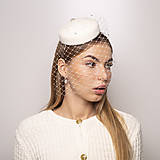 Ozdoby do vlasov - Svadobný klobúčik Pillbox Jackie so štrasom - 16224399_
