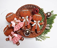 Dekorácie - Vianočné ozdôbky - perníková rodinka, 4 kusy - 16226144_