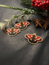 Sady šperkov - sada drevených ručne maľovaných náušníc a brošne červený nočný motýľ - 16226710_