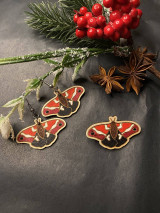 Sady šperkov - sada drevených ručne maľovaných náušníc a brošne červený nočný motýľ - 16226711_