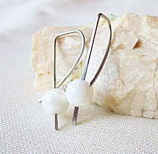 Náušnice - Prevliekacie náušnice s bielou perleťou - 16234308_