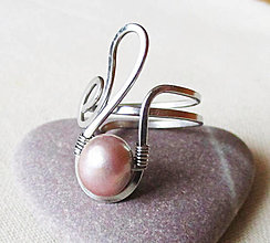 Prstene - Oceľový prsteň s ružovou perlou - 16234376_