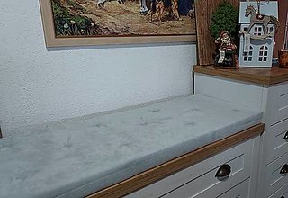 Úžitkový textil - Sedák do vstavanej skrine-svetlý šedý- zamat (S gombíkmi 97×37cm) - 16235181_