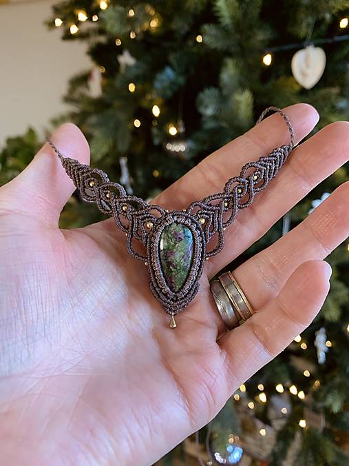 Náhrdelníky - Macrame náhrdelník- epidote-dračí kameň - 16237593_