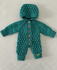 Detské oblečenie - Pletený overal pre bábätko - 16237865_