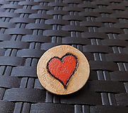 Brošne - drevená brošňa vypaľované srdce - 16242780_