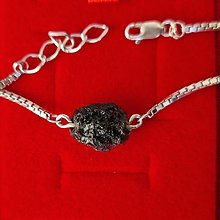Náramky - Strieborný pánsky náramok nebrúsený meteorit s prírodným českým vltavínom - 16244406_