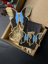 Sady šperkov - Set drevenej vlasovej spony a náušníc Modrý nočný motýľ so zlatým detailom - 16243547_