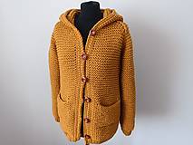 Svetre a kardigány - Pletený horčicový sveter s kapuckou - 16250629_