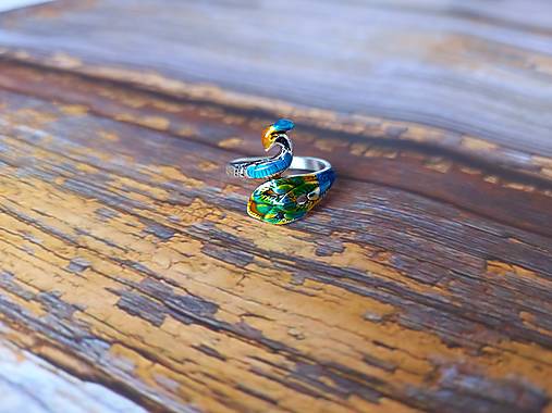 Funkčný prsteň na držanie priadze