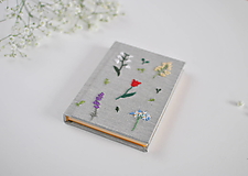 Zápisník s jarnými kvetmi