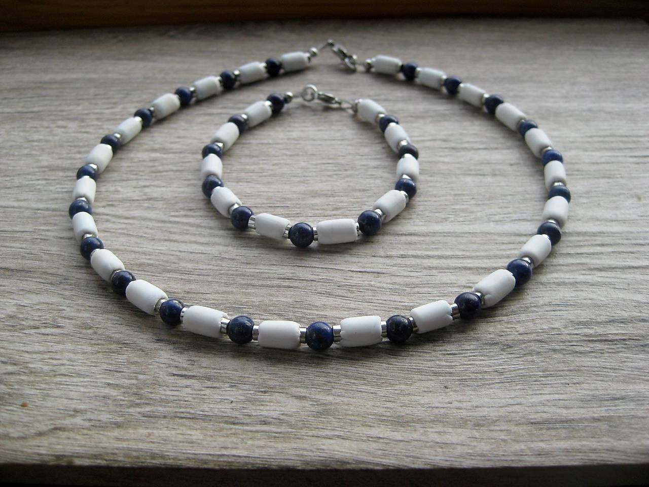 Pánsky náhrdelník okolo krku z minerálov - chirurgická oceľ (sada biela s lapis lazuli, č. 3831)