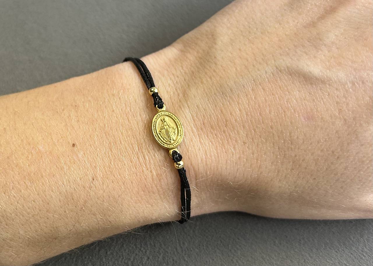 Ochranný šnúrkový náramok s medailónom “Panna Mária” z chirurgickej ocele