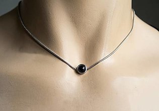 Náhrdelníky - Dekoltný náhrdelník s ónyxom, oceľ 316 L - 16251517_