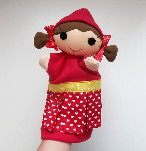 Maňuška Červená čiapočka (v sukničke so srdiečkami)