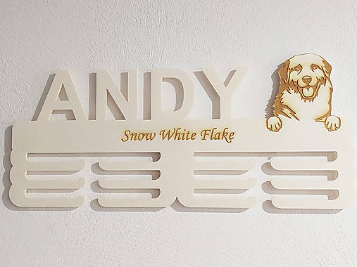 Drevený držiak na medaily s laserovaním 45cm psík Pyrenejský horský pes