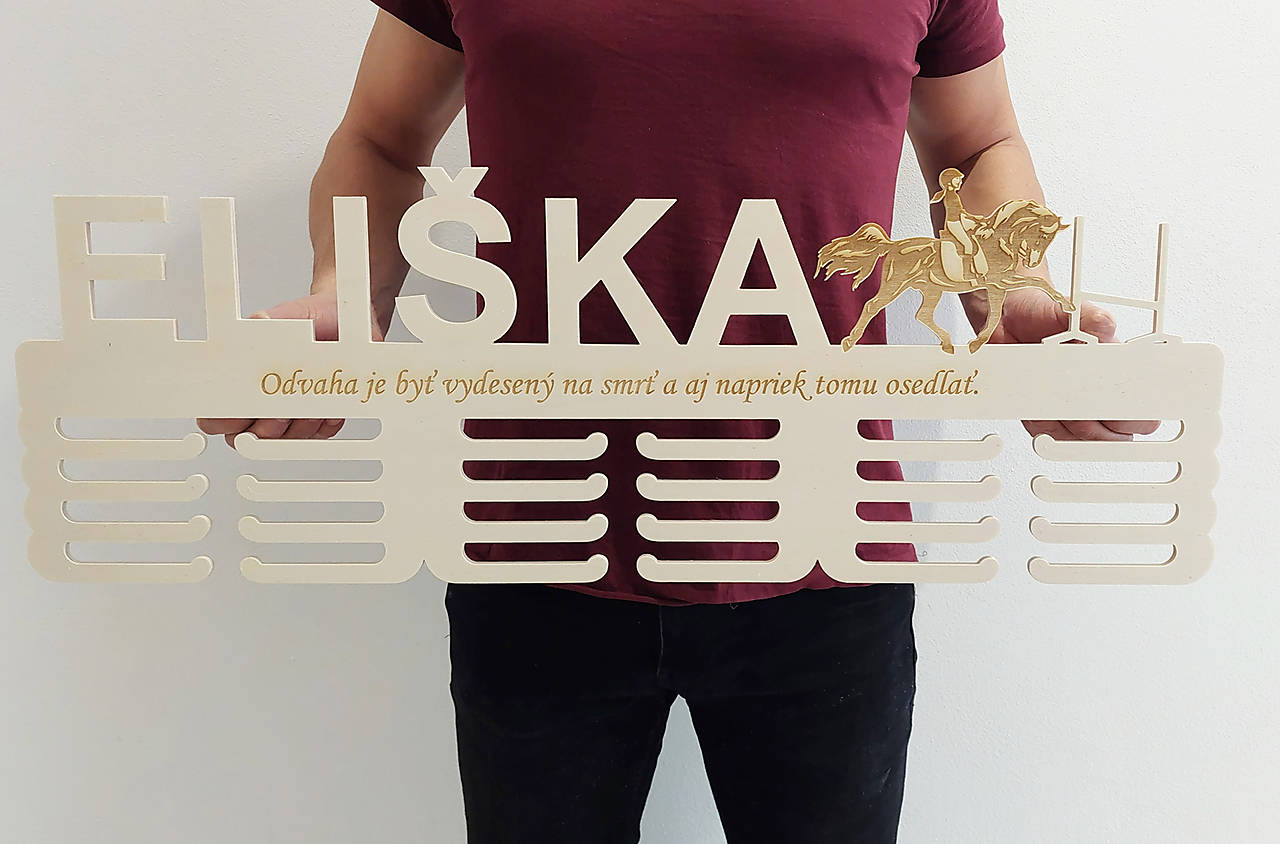 80cm drevený vešiak na medaile s menom Parkúrové jazdectvo