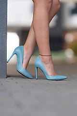 Ponožky, pančuchy, obuv - Dámske kožené topánky na podpätku hladké modré - 16257075_