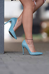 Ponožky, pančuchy, obuv - Dámske kožené topánky na podpätku hladké modré - 16257077_