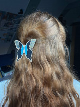 Ozdoby do vlasov - drevená ručne maľovaná spona do vlasov modrý nočný motýľ so zlatým detailom - 16259864_