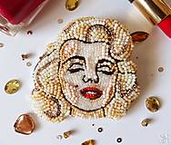 Brošne - Handmade šitá korálková brošňa Marilyn Monroe - 16263900_