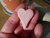 Náhrdelníky - pink-heart-keramika-srdiečko s možnosťou textu-personalizovaný šperk - 16264056_
