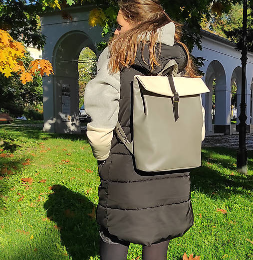 Batohy - Trinity street backpack taupe se smetanovou - 16264461_