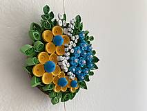 Dekorácie - Kvetinová dekorácia so zvončekom z dreva a papiera - 16264267_