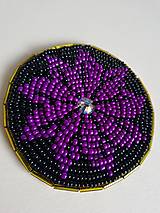 Iné šperky - Vyšívaný medailón Violet flower - 16268673_